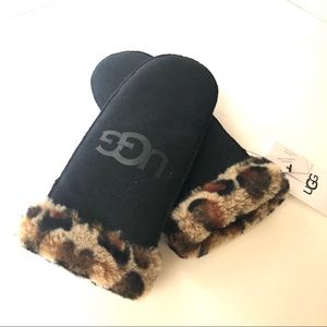 COPY - NWT Black UGG Logo Mittens W/Leopard Trim